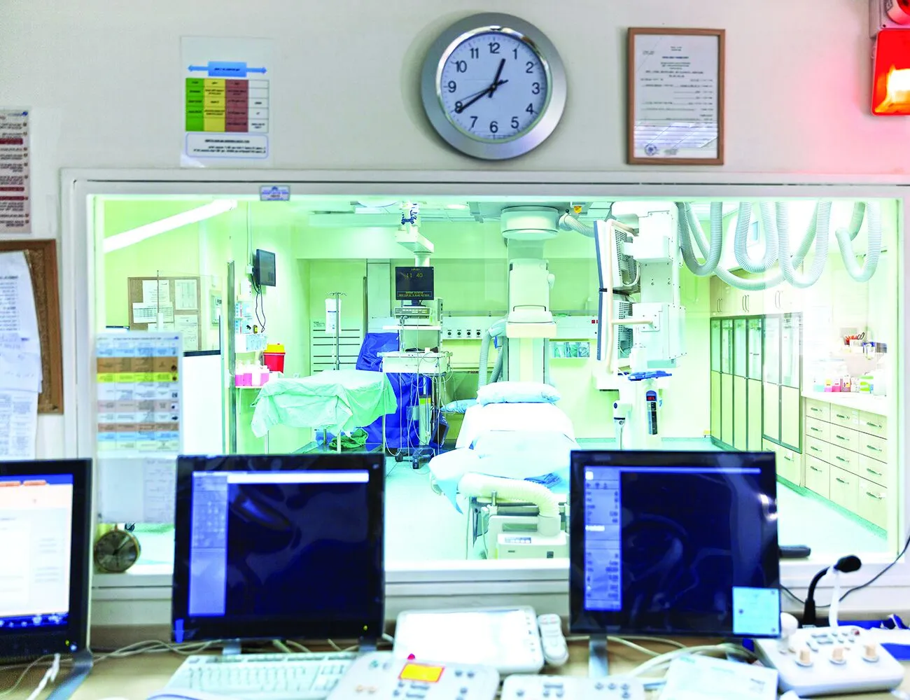 UPS-Solutions-Sustaining-power-in-a-medical-facility