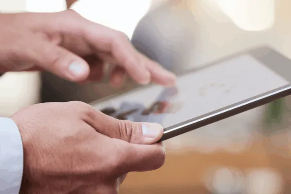 SEO-friendly-web-design-Man-browsing-website-using-a-tablet-600x400
